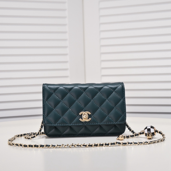 シャネルバッグ正面デザイン